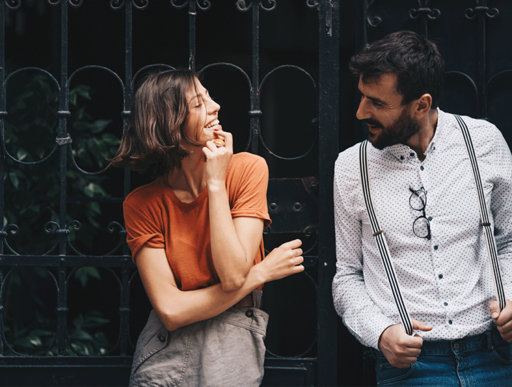 Mann und Frau verabreden sich