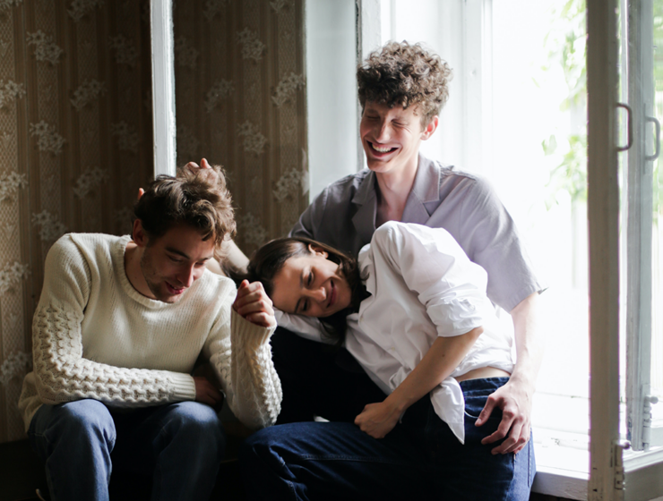 Offene Beziehung zwischen zwei Männern und einer Frau