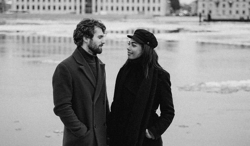 Mann und Frau treffen sich